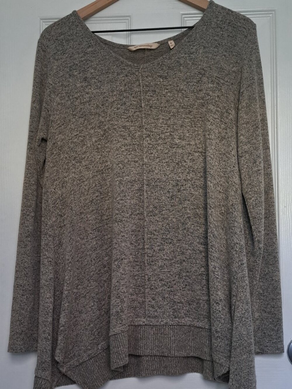 Soft Surroundings Womens Med top Long Sleeve Asymmetrical Hem neutral lagenlook